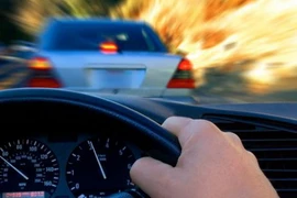 Các bước giúp ôtô vượt mưa bão an toàn