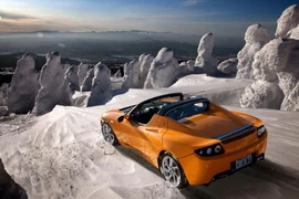 Tesla Roadster được nâng cấp, tăng chiều dài hành trình