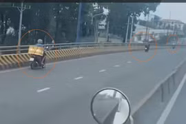 Bình Dương: Người đi xe máy ngang nhiên chạy ngược chiều giữa dòng ô tô