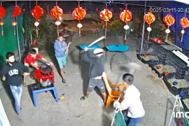Nhóm đối tượng cầm dao xông vào nhà hành hung khi nghĩ bị 'nhìn đểu'