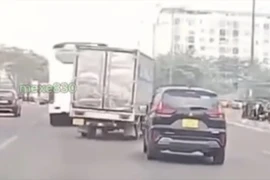 Xác minh thông tin xe tải lạng lách trên đại lộ Phạm Văn Đồng