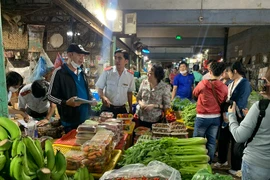 Các chợ đầu mối tại TPHCM tất bật chuẩn bị hàng Tết 2023