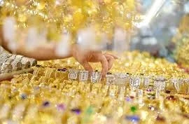 Vàng miếng lao dốc: Nhà đầu tư hoang mang, chênh lệch vẫn cao