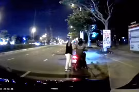 Đà Nẵng: Tài xế GrabBike bị khách hành hung giữa đường Hoàng Thị Loan