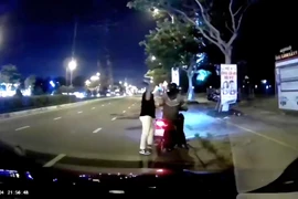 Đà Nẵng: Tài xế GrabBike bị khách hành hung giữa đường Hoàng Thị Loan