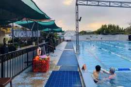 Người đàn ông đuối nước tử vong khi đi bơi cùng cháu trai ở Quận 12