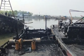 Hỏa hoạn trong đêm thiêu rụi 5 tàu cá tại Tiền Giang