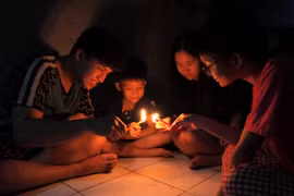 Hưởng ứng Giờ Trái Đất 2025: Hàng nghìn người tham gia tắt đèn