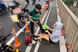 Tai nạn liên hoàn trên cầu Sài Gòn sau mưa: Giao thông ùn tắc kéo dài