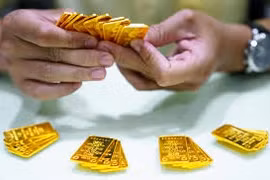 Giá vàng đầu tuần: Nhiều thương hiệu điều chỉnh trái chiều, thế giới giảm mạnh