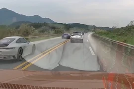 Cảnh sát điều tra đoàn xe Porsche lấn làn, vượt ẩu trên cao tốc