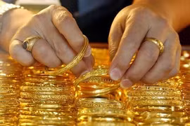 Giá vàng trong nước “neo đỉnh”, nhà đầu tư cá nhân nên thận trọng