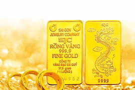 Giá vàng lập đỉnh mới – Nhà đầu tư giàu lên sau một đêm?