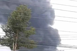 Cháy lớn tại KCN Tân Hương: Hàng trăm lính cứu hỏa nỗ lực dập lửa