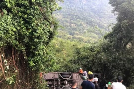 Xe khách 52 chỗ lao xuống vực đèo Bảo Lộc, một người tử vong