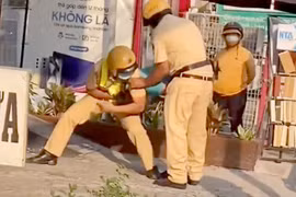 Xác minh clip CSGT khống chế người vi phạm ở TPHCM