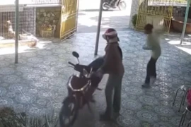 Người đàn ông dùng dao đâm chết vợ cũ rồi đi đầu thú