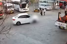 Bé gái bị ô tô tông tử vong tại trạm dừng nghỉ cao tốc