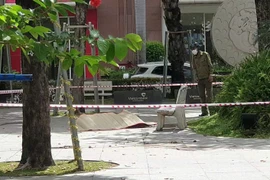 Người đàn ông tử vong trong tư thế quỳ tại công viên 