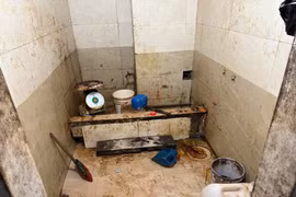 Video: Chuột chết trong xưởng sản xuất bim bim ở Hà Nội