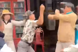 Đánh nhau, hăm dọa vì giành khách ở đỉnh đèo Hải Vân