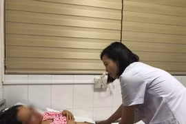 Mừng rớt nước mắt ca phẫu thuật cho thai nhi ngay buồng ối đã thành công