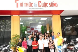 Báo Tri thức và Cuộc sống gặp mặt các thế hệ làm báo KHĐS