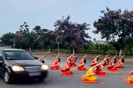 Xử phạt thêm 16 người tập yoga giữa đường ở Thái Bình 