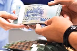 Nên huy động vốn bằng cách vay nợ hay bán cổ phần?