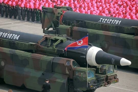 Triều Tiên phóng tên lửa dọa Nhật, đối đầu với Mỹ