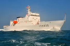 Ngư dân Philippines “đụng” tàu chấp pháp TQ ở Biển Đông