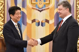 Nhật Bản giúp đỡ Ukraine “có điều kiện“