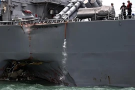 Trung Quốc vô can trong hai vụ đụng tàu khu trục Mỹ?