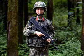 Xinh đẹp nữ chiến sĩ chống ma túy ở Trung Quốc 