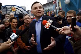 EU run rẩy chờ đợi kết quả bầu cử tổng thống Ba Lan 