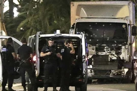 Tin nóng: Xe tải khủng bố ở Nice lắp kính chống đạn