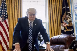 Tổng thống Trump đã mắc bẫy khi ký luật trừng phạt Nga