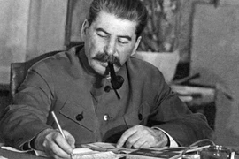 Vì sao Stalin lên đến đỉnh cao quyền lực?