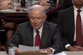 Bộ trưởng Tư pháp Mỹ bác bỏ cáo buộc thông đồng với Nga