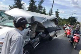 Tai nạn kinh hoàng trên cầu Rạch Miễu, 2 khách chết tại chỗ