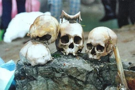 Giải bí ẩn hồ băng "chết chóc" trên đỉnh Himalaya