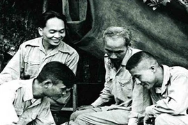 Khoảnh khắc đặc biệt về Tướng Giáp trên báo phương Tây