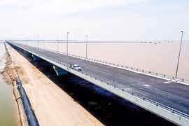 Những sai sót ở cầu vượt biển dài nhất Việt Nam 