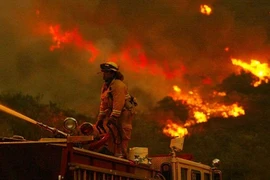 Phía sau việc chữa cháy tại nhà riêng cựu Tổng thống Bill Clinton