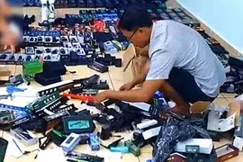 Bán vũ khí thô sơ trên mạng gần 3 năm mới "xộ khám"