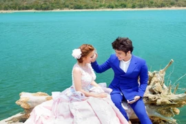 Ngắm ảnh cưới lãng mạn trên biển của diễn viên Phương Hằng