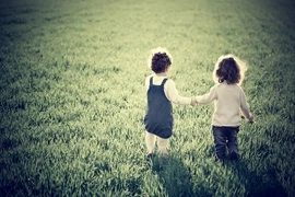 Cầu hôn bạn gái từ thời mẫu giáo giữa trời mưa và cái kết ngọt 