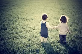 Cầu hôn bạn gái từ thời mẫu giáo giữa trời mưa và cái kết ngọt 