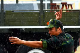 Dầm mưa gió, chuẩn bị phương tiện cho Quốc tang