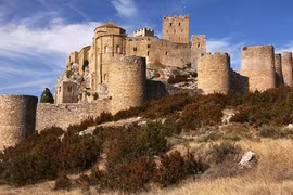 Cận cảnh những lâu đài bỏ hoang khắp thế giới